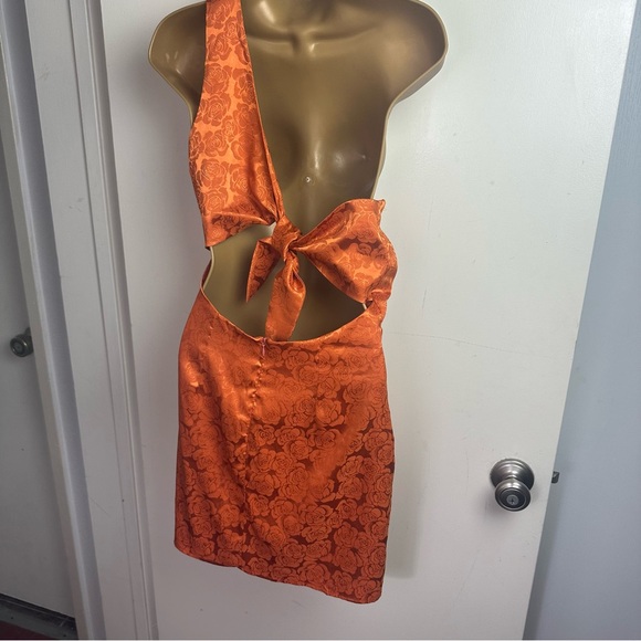 Lucy In The Sky Satin Rose Jacquard One Shoulder Knot Back Mini Dress in Rust M - Picture 5 of 16